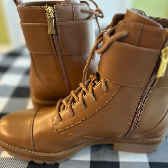 NWOB Michael Kors Tatum Tan Leather Boots w/Buckles - Picture 3 of 15